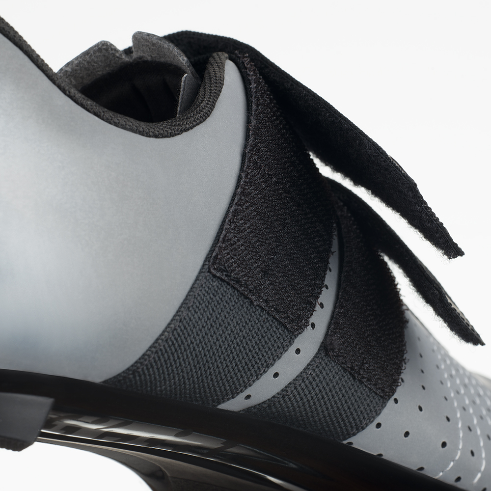 Road cycling shoes - Tempo Powerstrap R5 reflective - Fizik