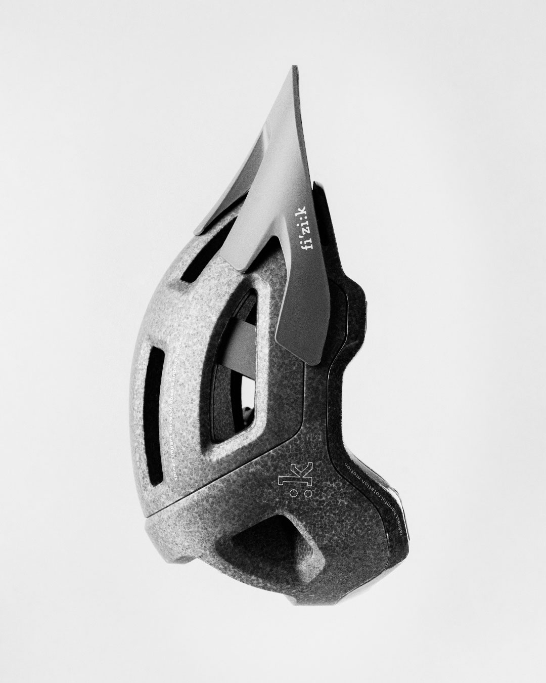 fizik-kassis-arche-type-mtb-helmet-with-integrated-light