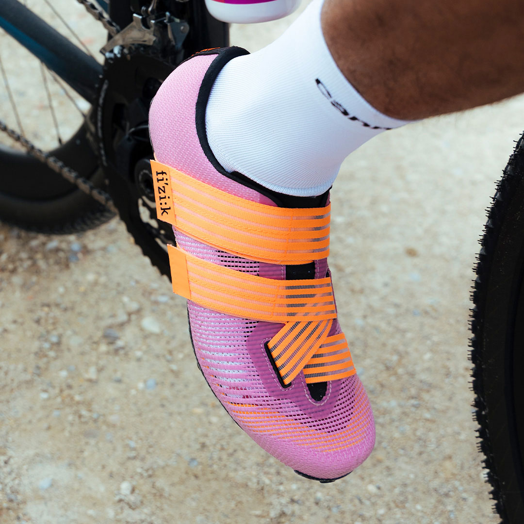 fizik-powerstrap-aeroweave-x-carbon-sole-gravel-bike-shoes