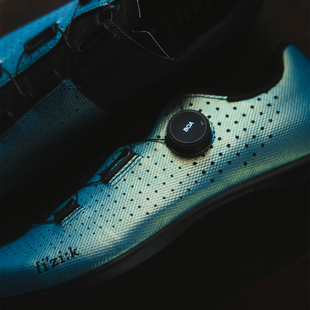 fizik-tempo-decos-iridiscent-light-blue-road-racing-shoes