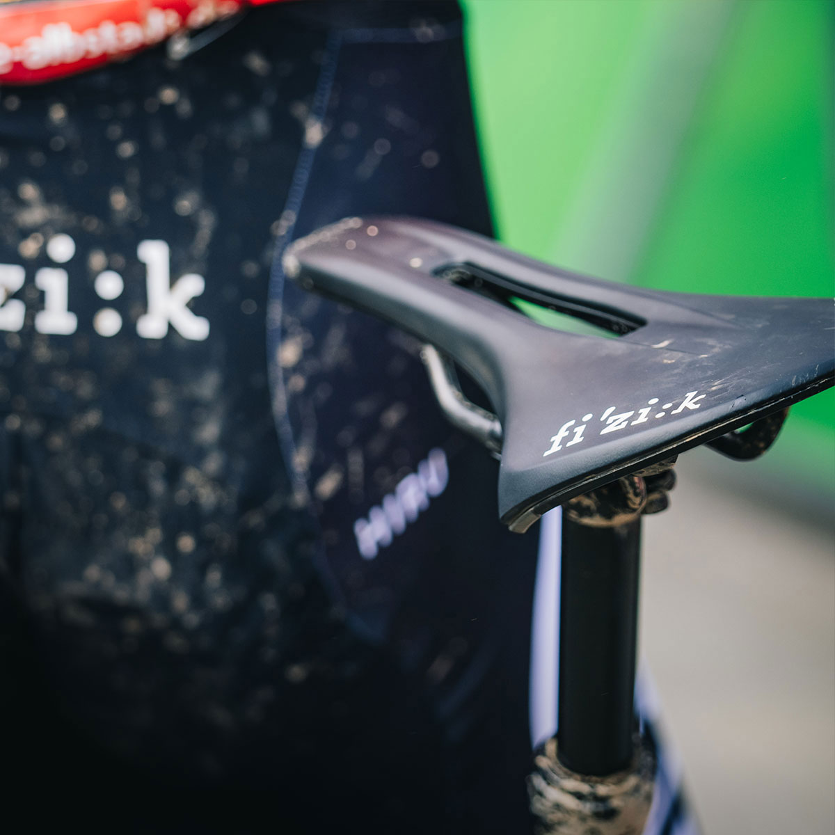 Low profile and durable cycling Saddle - Antares R5 - Fizik